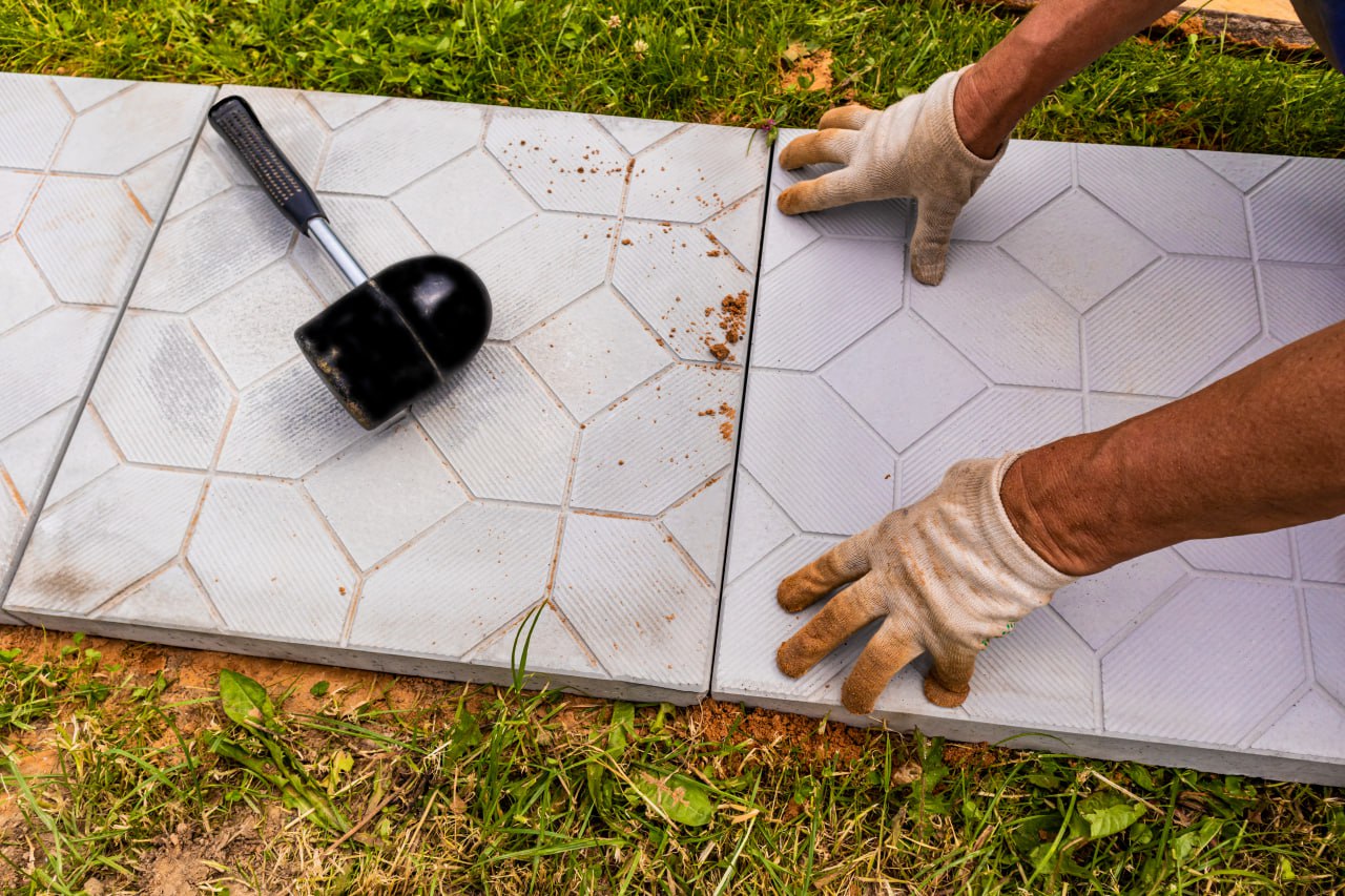 Выбирайте тротуарную плитку, которая украсит ваш двор!